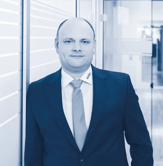 Bild 2: Dr. Tim Weckerle, CEO AUVESY GmbH: „Eine Dokumentation, die so auf aktuellem Stand gehalten wird, erhöht die Sicherheit einer Anlage drastisch. Mit dem Asset Inventory Service lässt sich sehr einfach eine aktuelle Inventarliste zu einem Anlagenteil oder einer ganzen Produktionsanlage erzeugen.“ (Urheber: Auvesy)