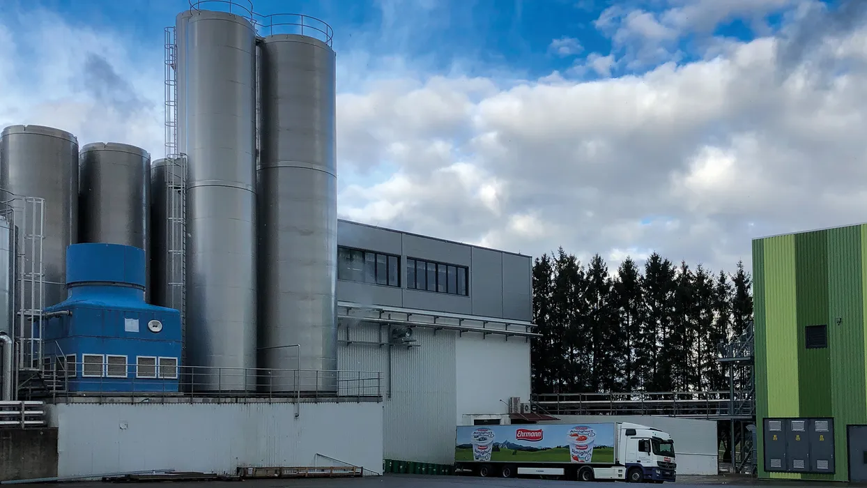 Bild 1: Die Ehrmann SE blickt als eine der führenden Molkereien Deutschlands auf eine lange Tradition zurück. Heute überzeugt das Unternehmen mit einem vielfältigen, qualitativ hochwertigen Produktsortiment. (Quelle: Ehrmann SE)