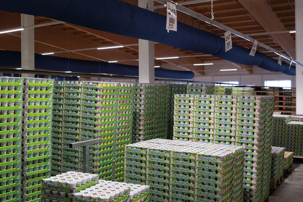 Bild 2: Um die Produktivität zu erhöhen wurde das Steril-Tanklager, aus dem fünf Produktionslinien versorgt werden, modernisiert. (Quelle: Ehrmann SE)
