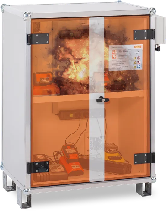 Bild 1: „Innere Sicherheit“ gestärkt, Batteriebrandtest im Lade-/Lagerschrank ist jetzt vorgeschrieben. (Urheber: CEMO)