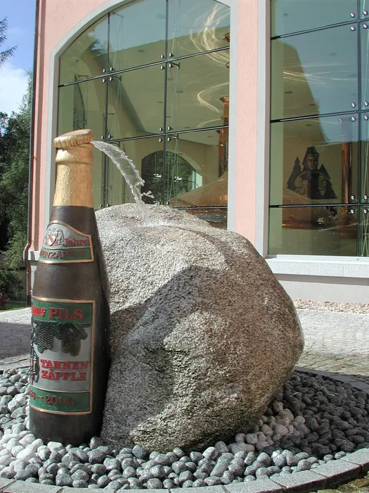 Bild 1a,b: Introbild von Brauerei, (Urheber: Rothaus)