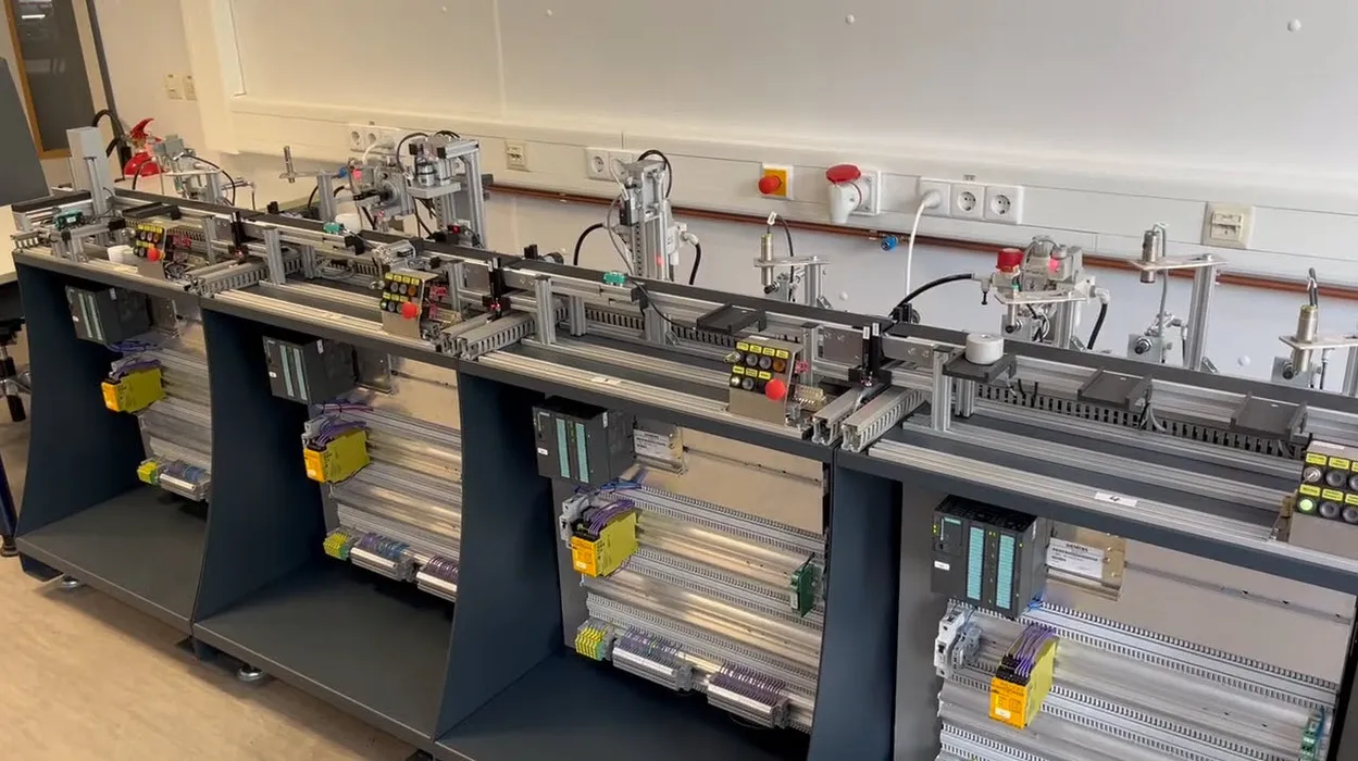 Bild 3: Reale Lernfabrik (Urheber: MHJ-Software GmbH & Co. KG )