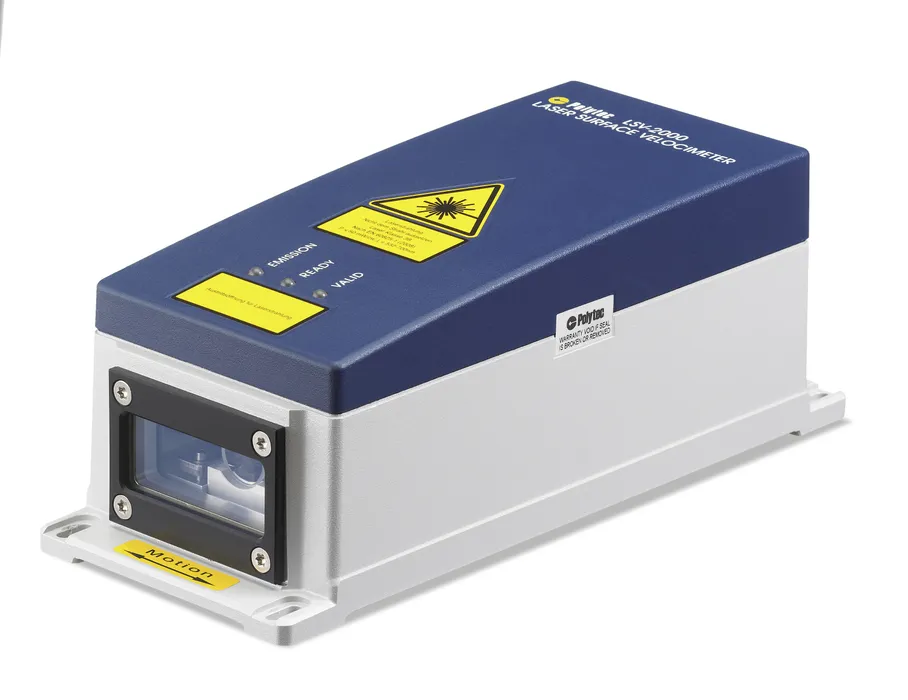 Bild 2: Das Laser Surface Velocimeter (LSV-2000) wurde speziell für die präzise Messung von Geschwindigkeit und Länge in rauen Umgebungen entwickelt. Zusätzliche Schutzmaßnahmen seitens des Anwenders sind nicht erforderlich. (Bild: Polytec)