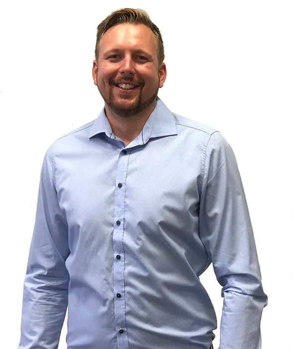 Bild 1: Christian Pöschke, Senior Project Manager Bereich Process Automation: „Mich begeistert bei solchen Projekten immer wieder unsre gute Teamarbeit. Trotz kleiner Überraschungen haben wir es dank guter Vorbereitung in Karsdorf geschafft, die für den Umbau vorgegebene Zeit sogar um die Hälfte zu verkürzen. Sprich, wir waren bereits nach einer statt wie geplant zwei Wochen fertig.“ (Quelle: Rösberg)